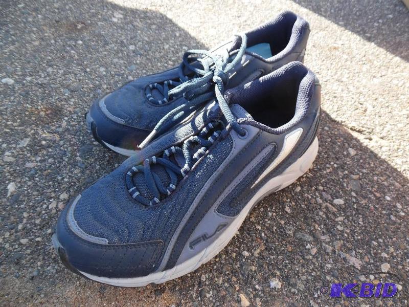 lot 176 image: Shoes