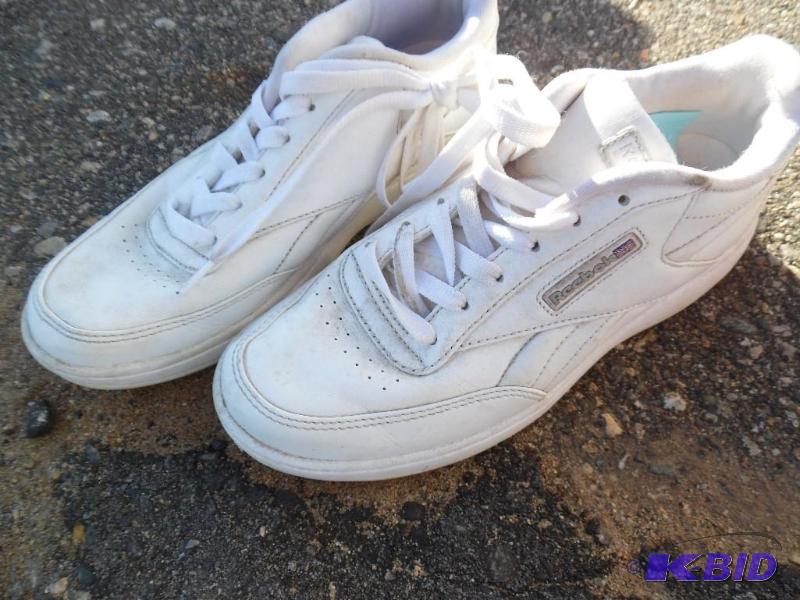 lot 178 image: Shoes