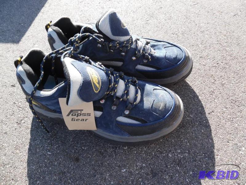 lot 179 image: Shoes