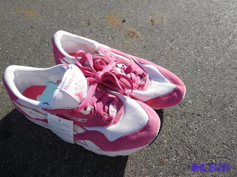 lot 185 image: Shoes