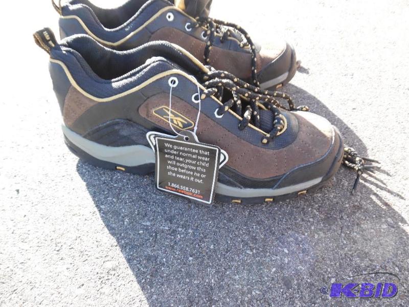 lot 186 image: Shoes