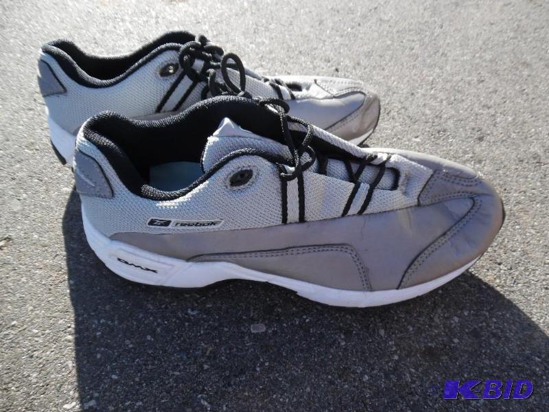 lot 187 image: Shoes