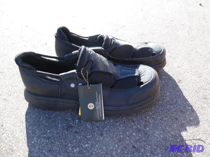 lot 190 image: Shoes