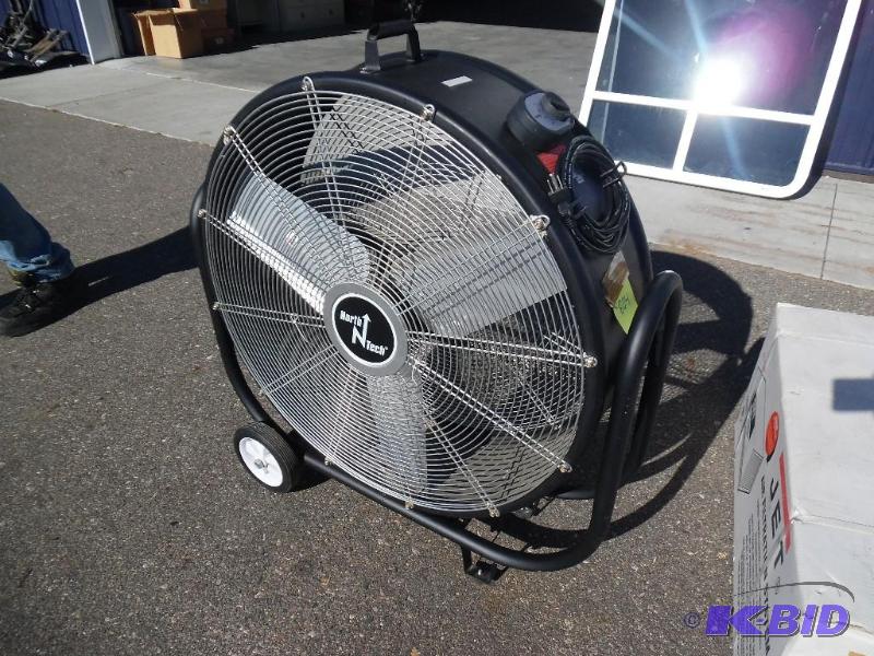 lot 7 image: Fan