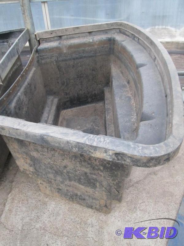 lot 22 image: Soil BinTrough