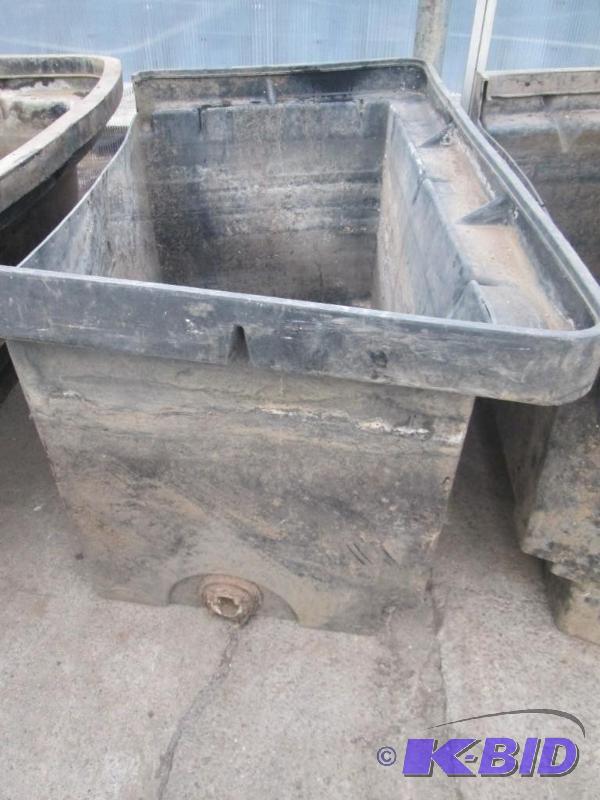 lot 23 image: Soil BinTrough