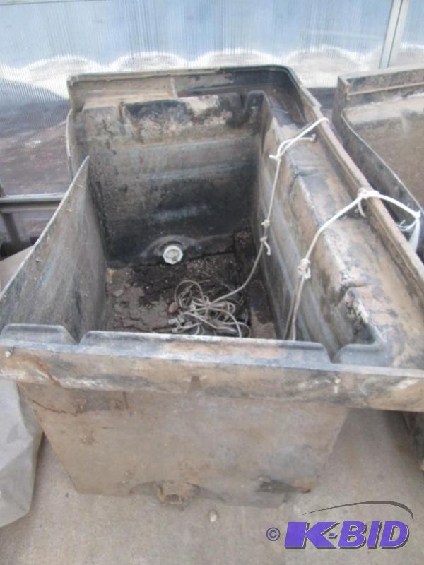 lot 25 image: Soil BinTrough