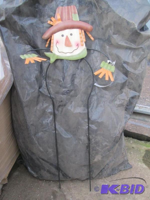 lot 34 image: Scarecrow and Snowman Decorations