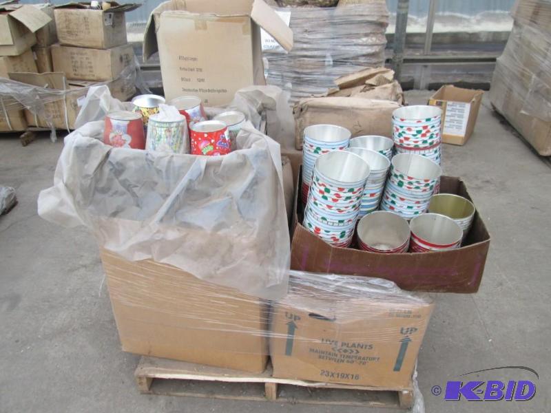 lot 42 image: Small Poinsettia Tins
