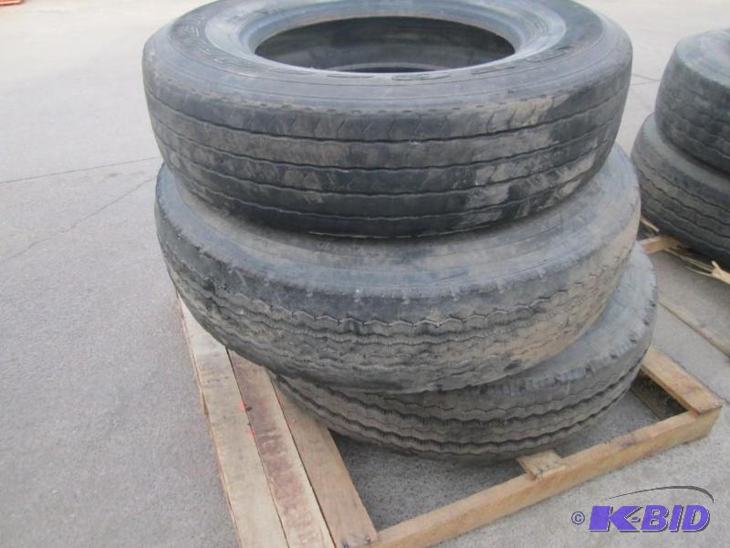 lot 64 image: Pallet of 3 Tires