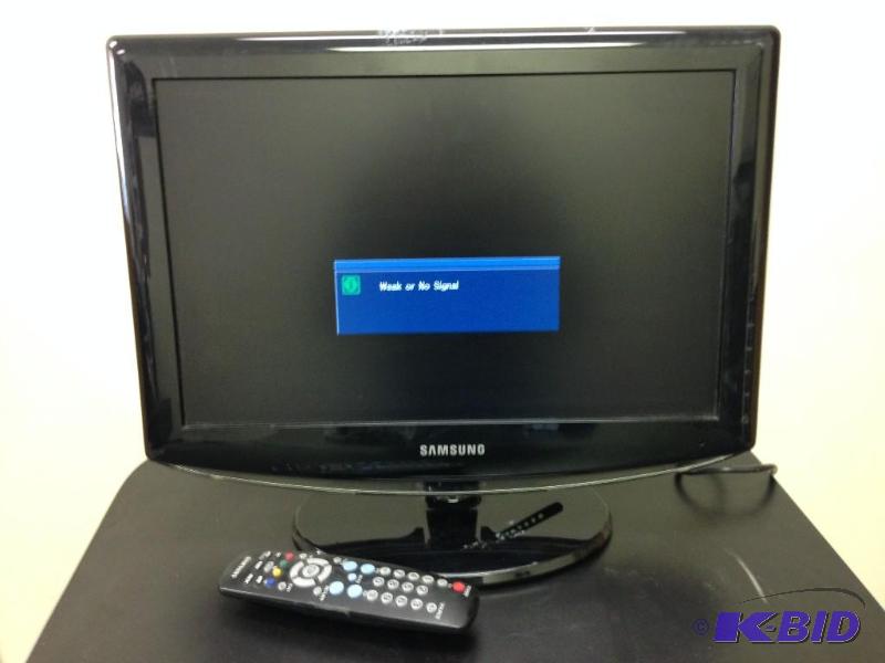 lot 13 image: 19" Samsung LCD TV Model LN19A330J1D T...