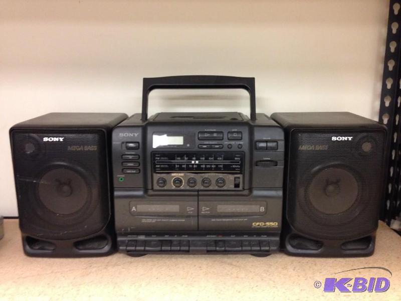 lot 7 image: Sony CD, Radio, Cassette Boombox Model CFD-5...