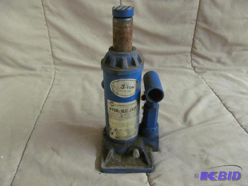 lot 107 image: Tool
