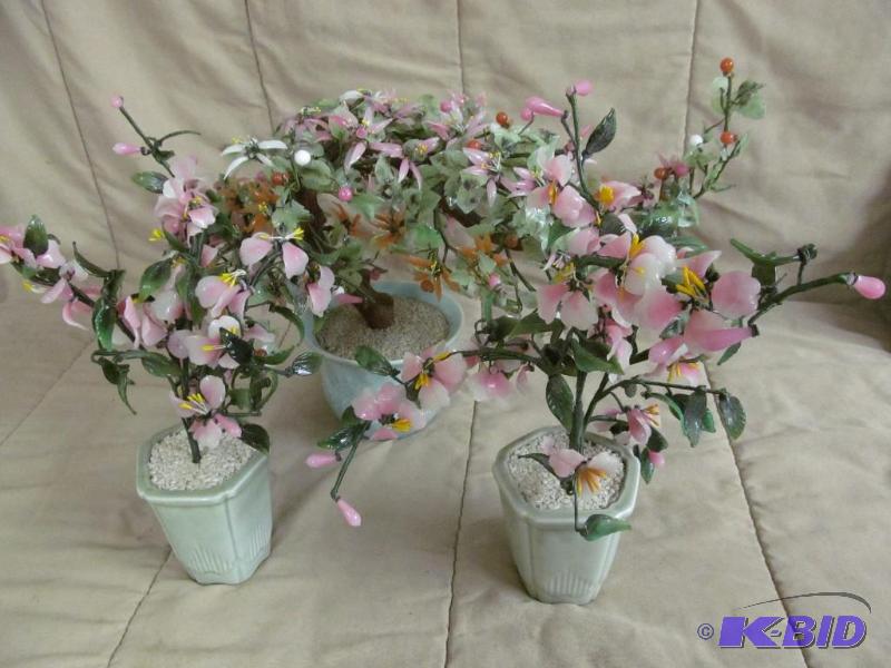 lot 138 image: Decor
