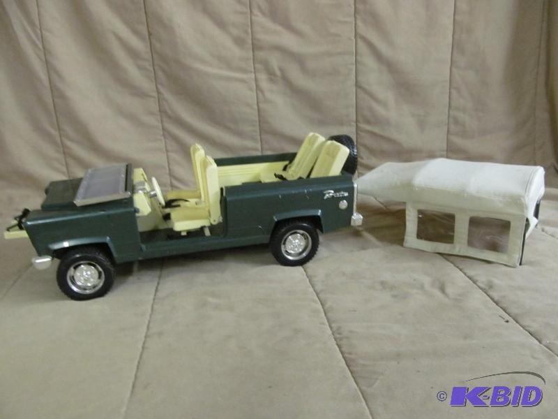 lot 173 image: Toy