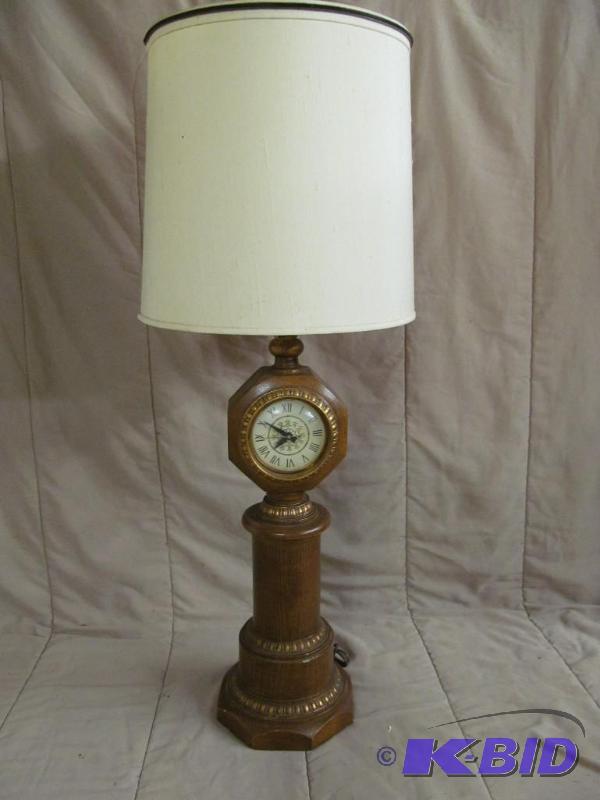 lot 185 image: Lamp