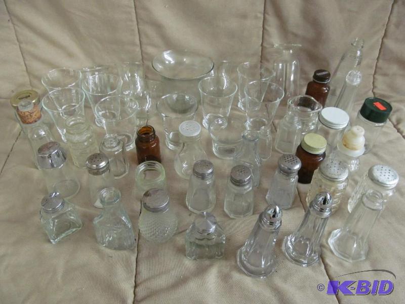 lot 22 image: Glasses