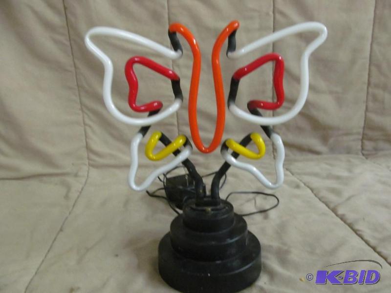 lot 242 image: Lamp
