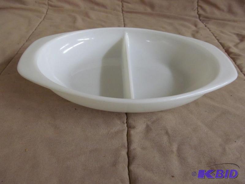 lot 32 image: Pyrex
