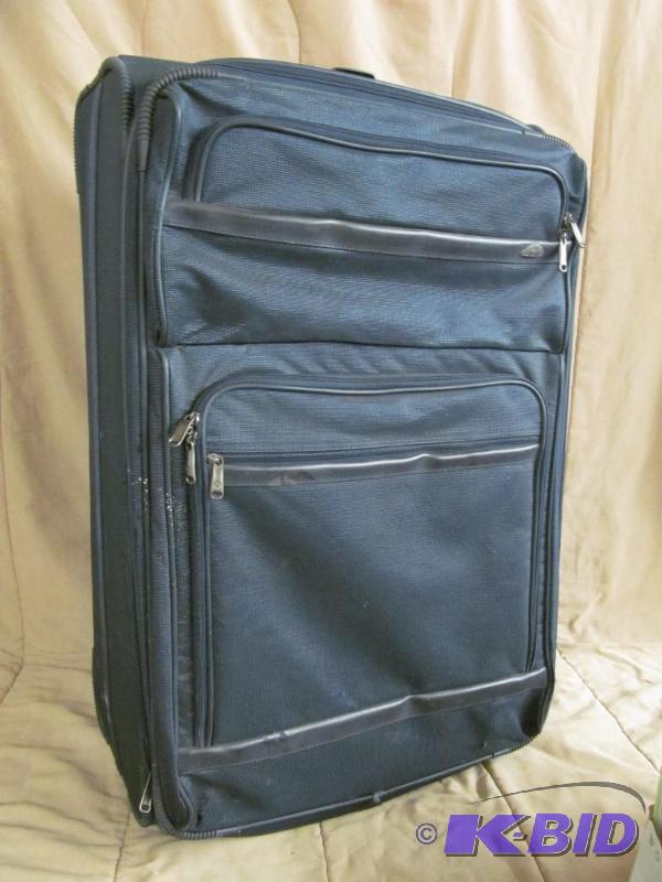 lot 68 image: Luggage