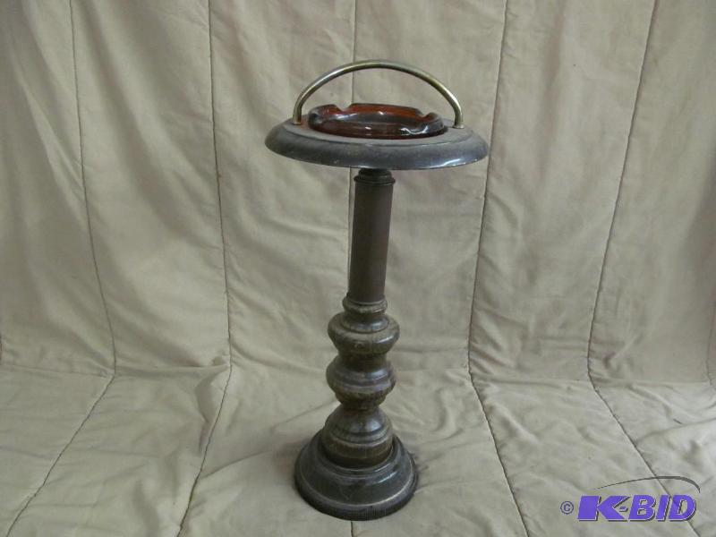 lot 71 image: Ashtray