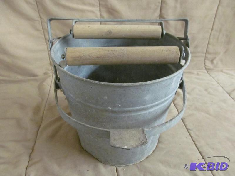 lot 73 image: Pail
