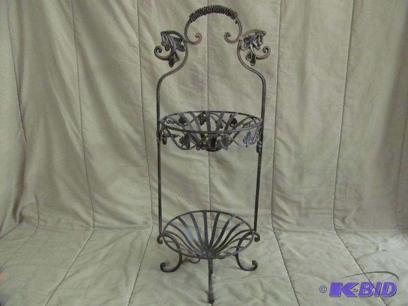 lot 75 image: Stand