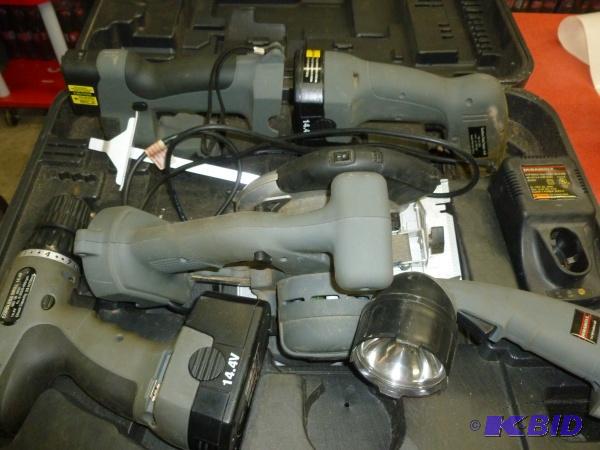 Durabuilt multi tool system. With 2 batteries...