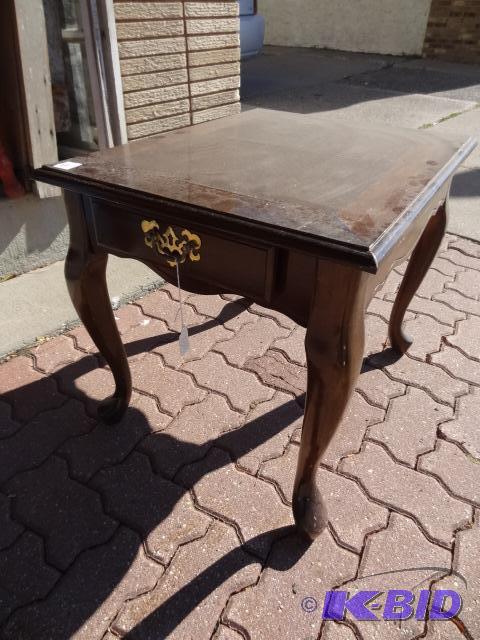 Vintage Wood End Table 21 X 26 X 21...