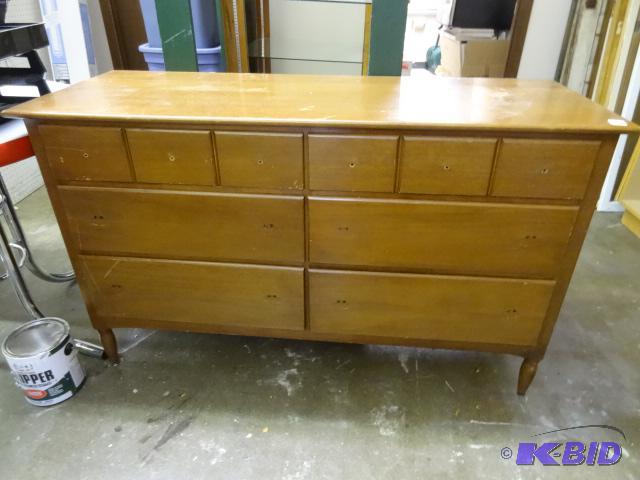 6 Drawer Vintage wood dresser No Handles. Wi...