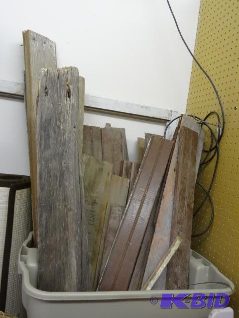 Misc Pieces of Vintage Barn Wood. Longest pie...
