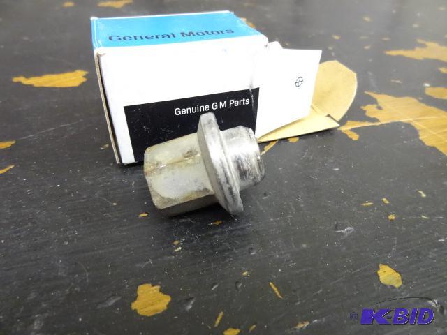 GM 371674 Lug Nuts. Used Qty 20...