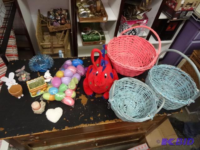 Misc Easter Dcor, 4 Easter Baskets...