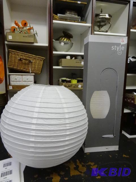 Floor Lamp, New with extra Shade...