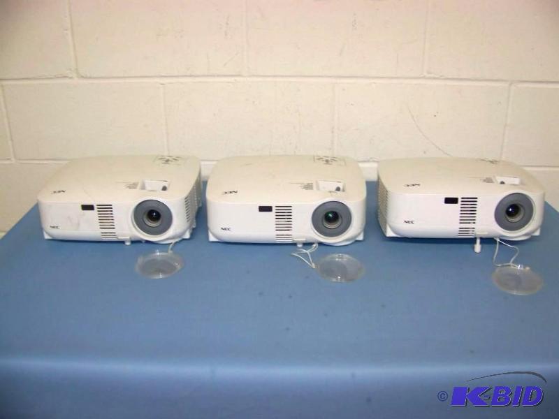 lot 100 image: (3) NEC Projectors for PARTSREPAIR