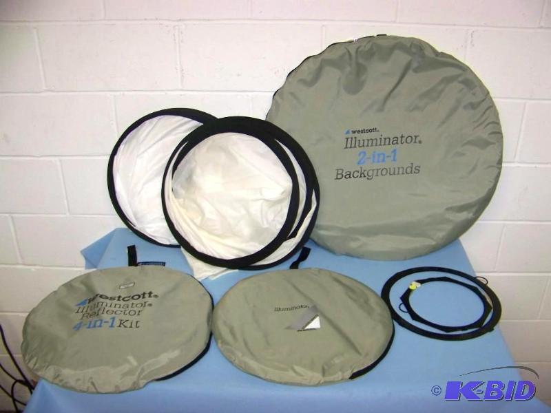 lot 115 image: (5) Lighting Reflectors  Backgrounds  Illuminators in large Carrying Bag
