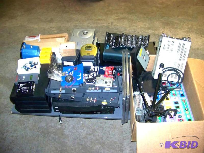 lot 128 image: Miscellaneous AudioVideo (AV) and PartsRepair lot