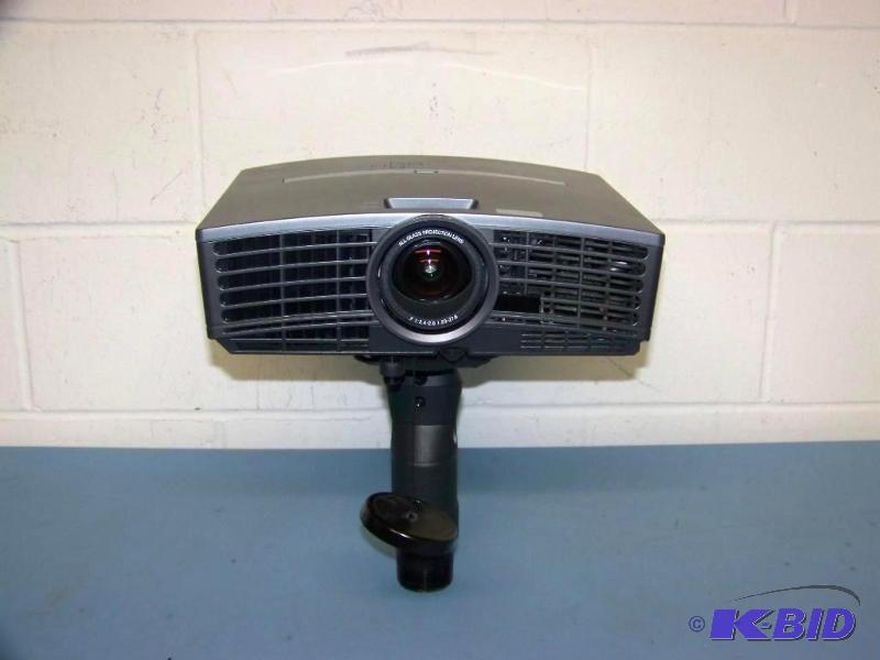 lot 13 image: Mitsubishi, XD490U, DLP Projector with Ceiling Mount Post