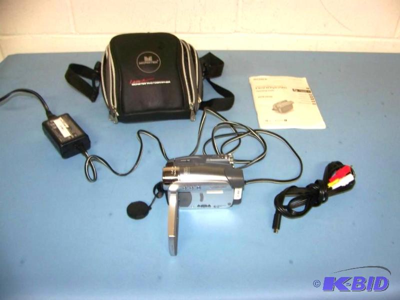 lot 36 image: Sony, HandyCam, Digital Video Camera Recorder with Carl Zeiss Lens