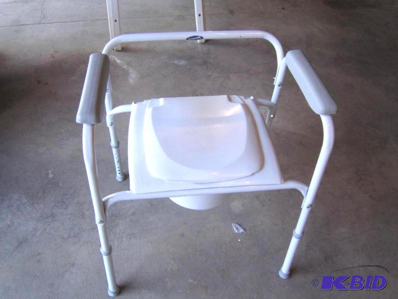 Handicaptoilet seat.