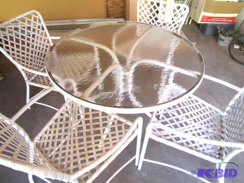 Round Patio Table and 4 chairs