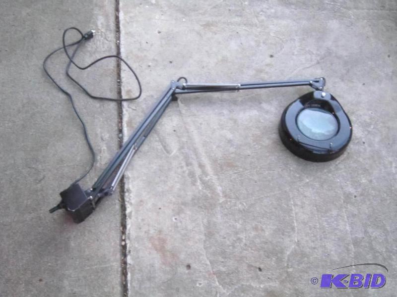 Adjustable Magnifier Lamp