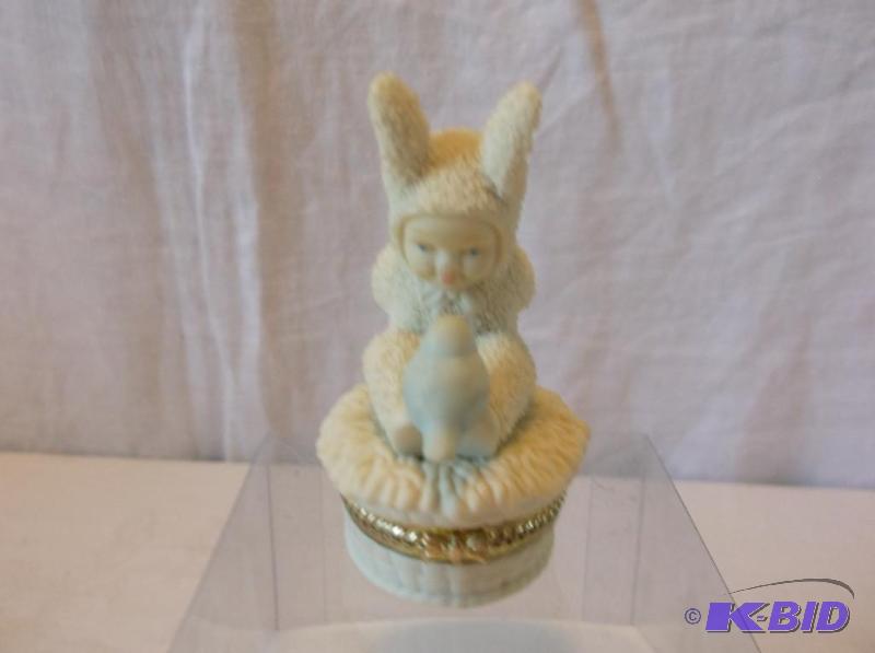 lot 1 image: Department 56 snowbunny &quotTWEET, TWEET, T...