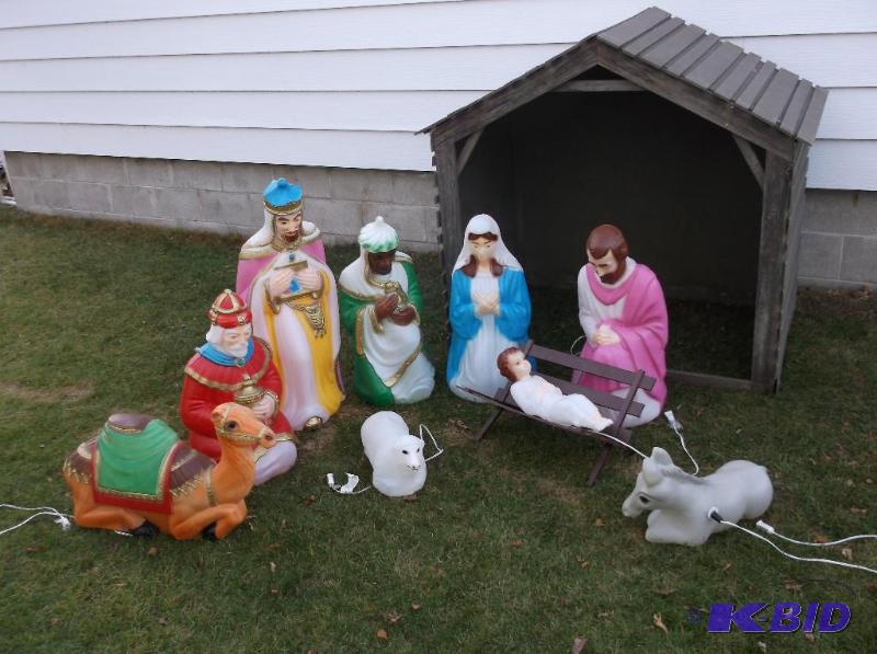 lot 16 image: Large outdoor nativity set comes with stable ...