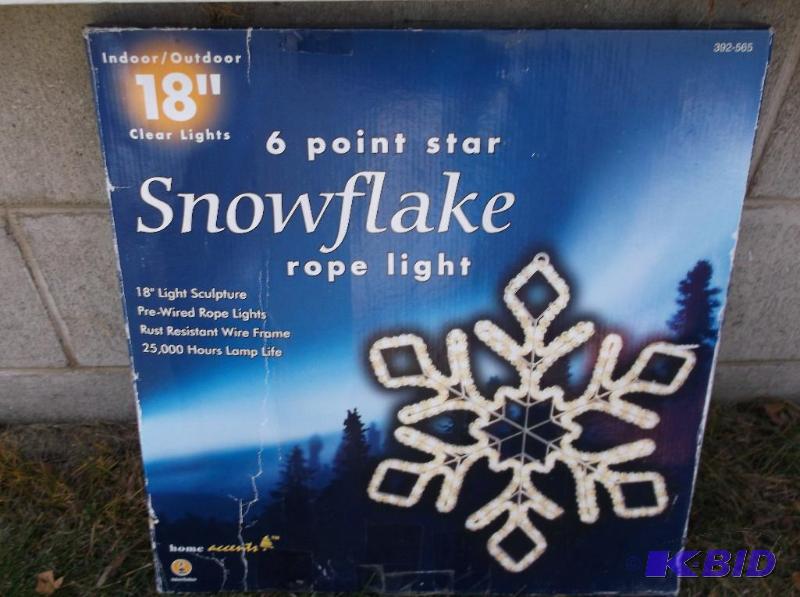 lot 18 image: 18" Snowflake 6 point star rope light ne...