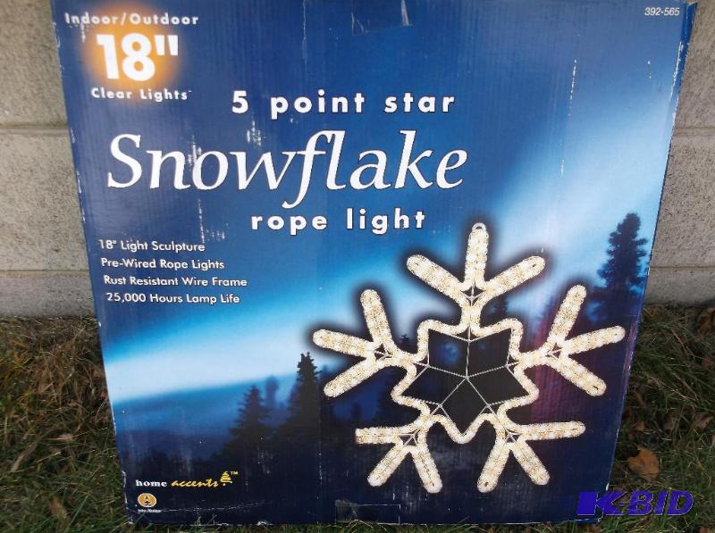 lot 19 image: 18" Snowflake 5 point star rope light ne...