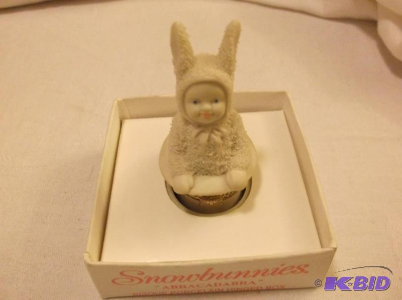 lot 4 image: Department 56 snowbunny &quotABRACADABRA&quo...