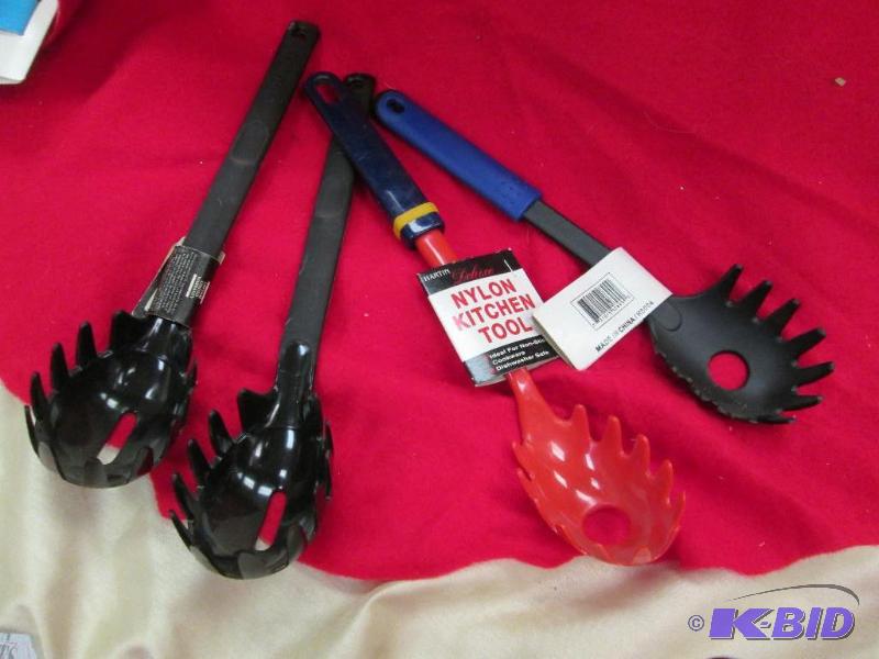 Qty 4 Nylon kitchen utensil...
