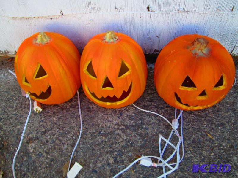 3 lighted pumpkins...