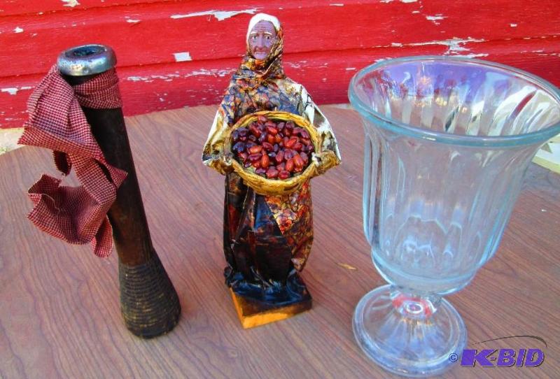 Harvest woman made of formed paper, and a woo...